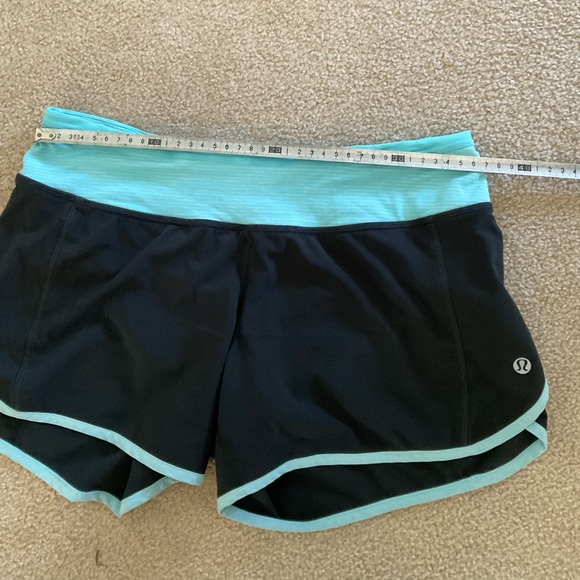 Lululemon speed up short Sz 4 - Picture 2 of 5